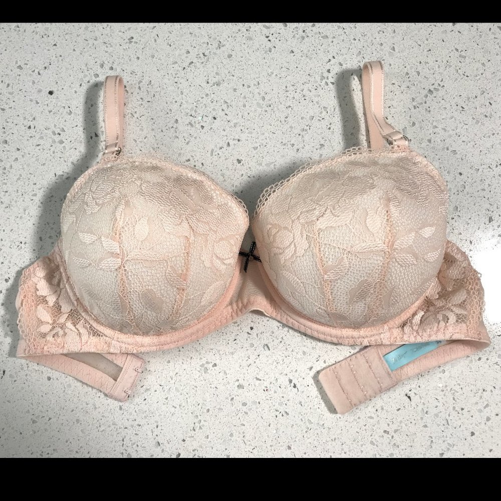 32DD Betsey Johnson Pink Lace Bra 32E